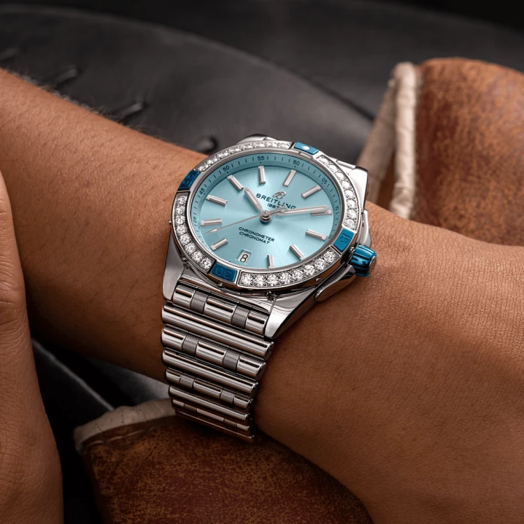 a17356531c1a1-super-chronomat-automatic-38-on-wrist.png