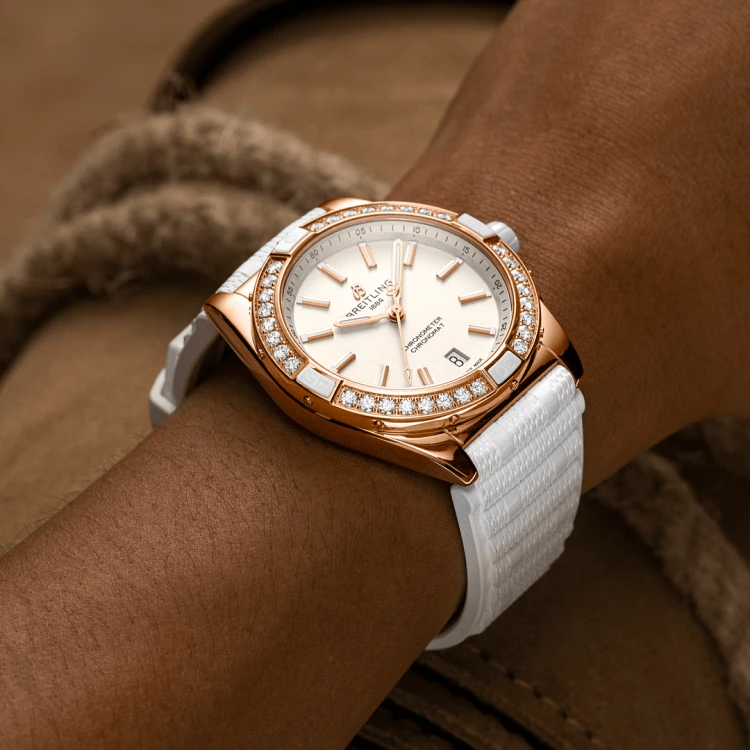 r17356531g1s1-super-chronomat-automatic-38-origins-on-wrist.png