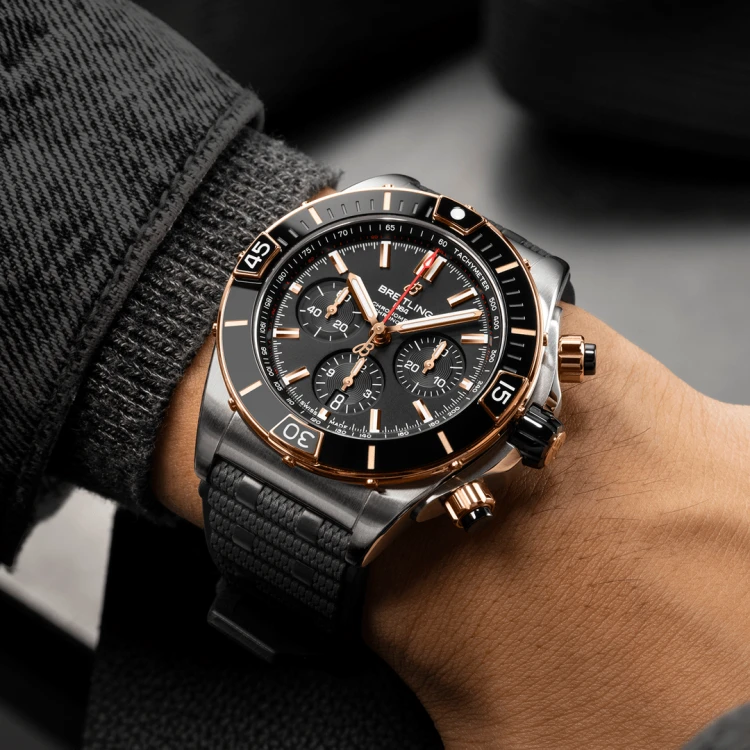 ub0136251b1s1-super-chronomat-b01-44-on-wrist.png