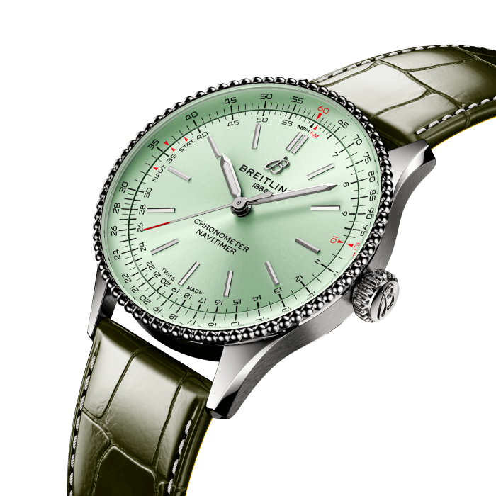 a17327361l1p1-navitimer-automatic-36-three-quarter.png