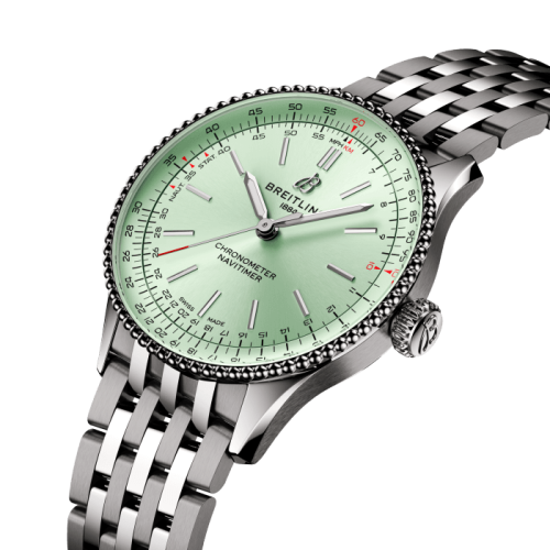 a17327361l1a1-navitimer-automatic-36-three-quarter-7.png