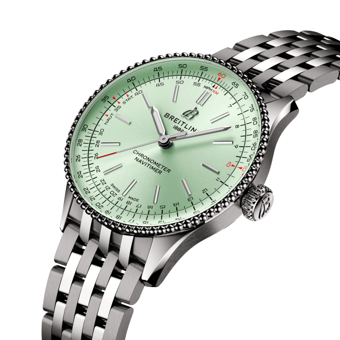 a17327361l1a1-navitimer-automatic-36-three-quarter-7.png