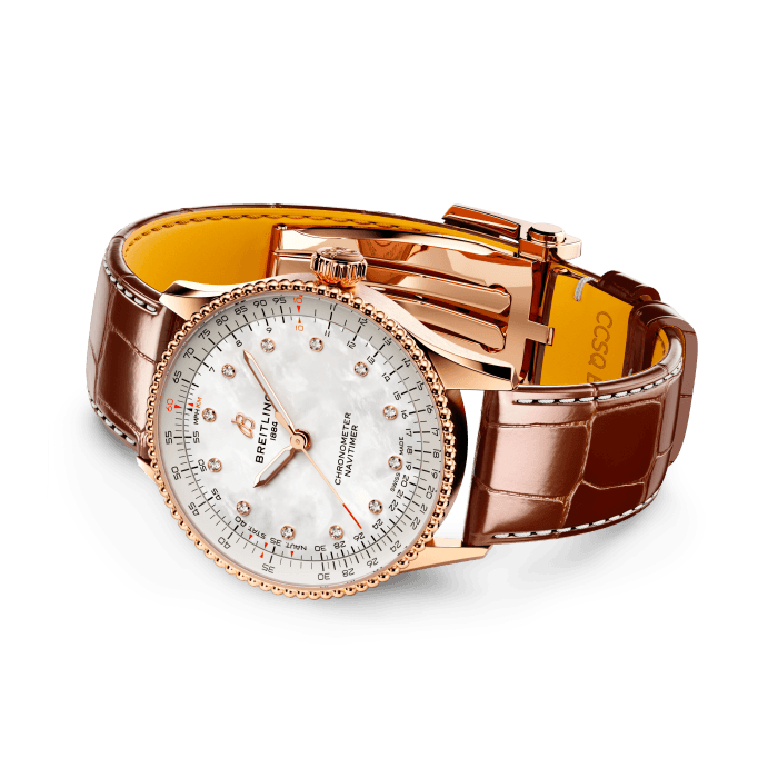 r17327211a1p1-navitimer-automatic-36-rolled-up-2.png