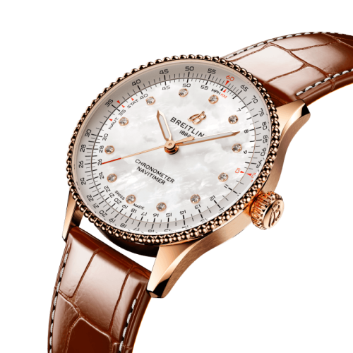 r17327211a1p1-navitimer-automatic-36-three-quarter-2.png