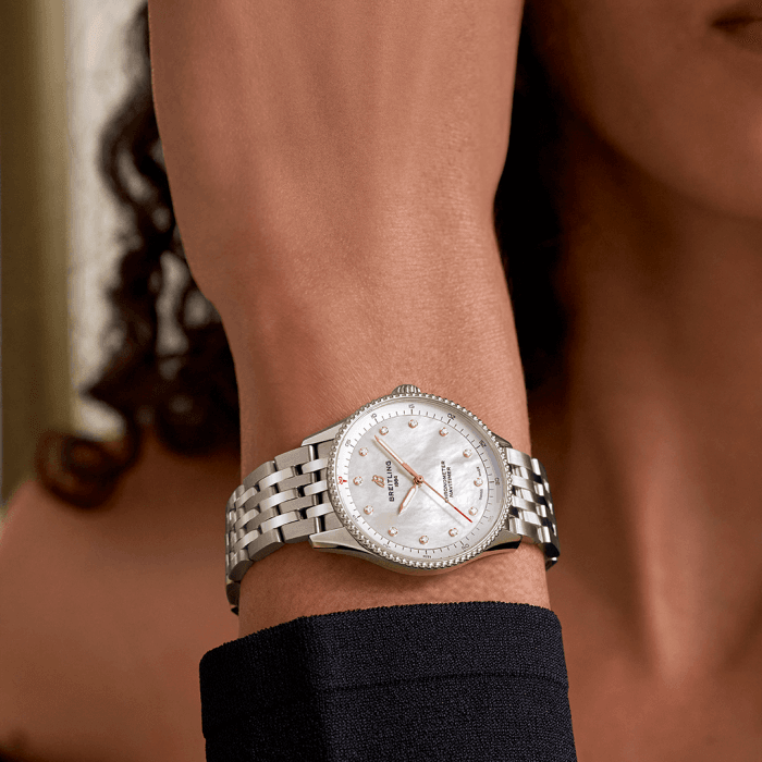 a77320e61a2a1-navitimer-32-on-wrist.png