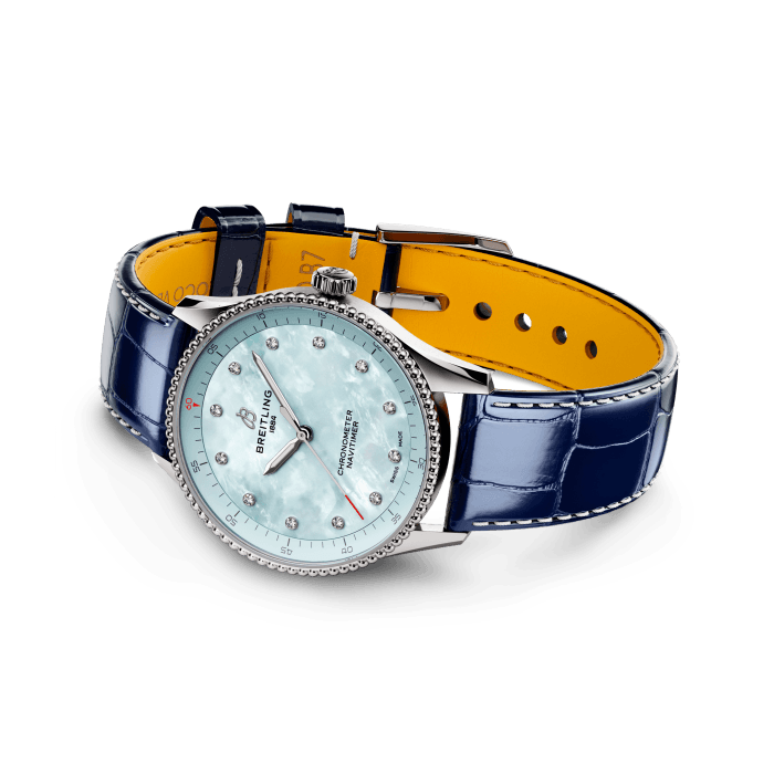 a77320171c1p1-navitimer-32-rolled-up-2.png