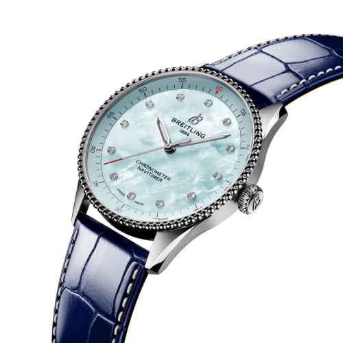 a77320171c1p1-navitimer-32-three-quarter-2.png