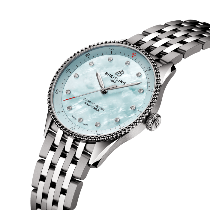 a77320171c1a1-navitimer-32-three-quarter-2.png