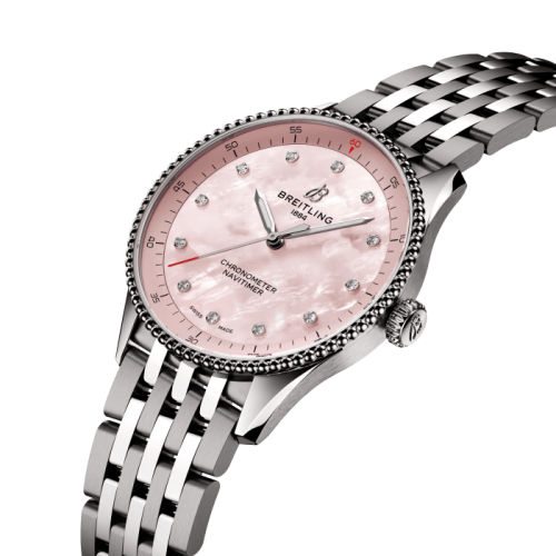 a77320d91k1a1-navitimer-32-three-quarter-2.png