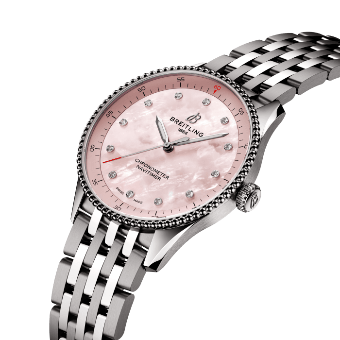a77320d91k1a1-navitimer-32-three-quarter-2.png
