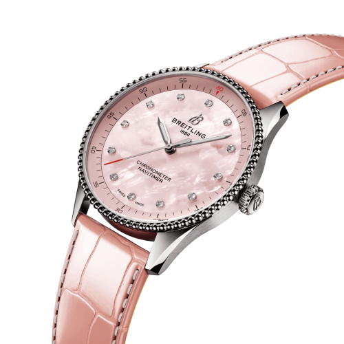 a77320d91k1p1-navitimer-32-three-quarter-2.png
