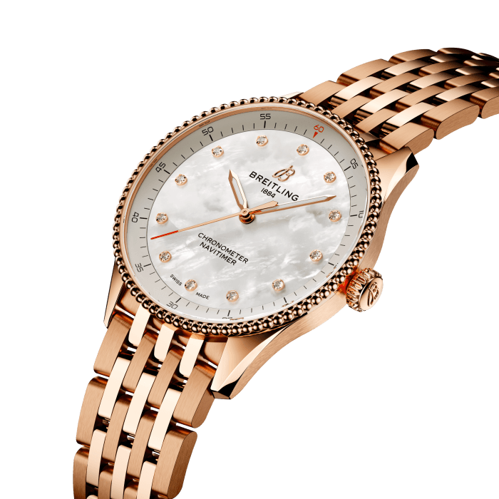 r77320e61a1r1-navitimer-32-three-quarter.png