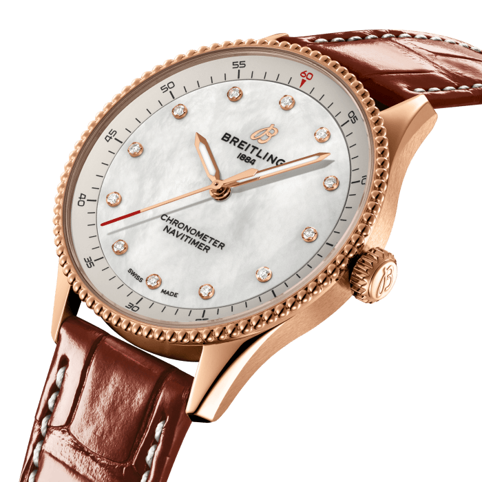 r77320e61a1p1-navitimer-32-three-quarter.png