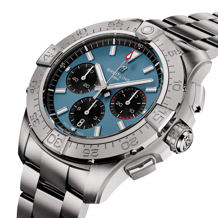 ab0147101c1a1-avenger-b01-chronograph-44-three-quarter.png
