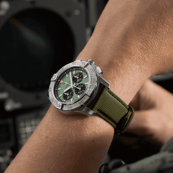 ab0147101l1x1-avenger-b01-chronograph-44-on-wrist.png