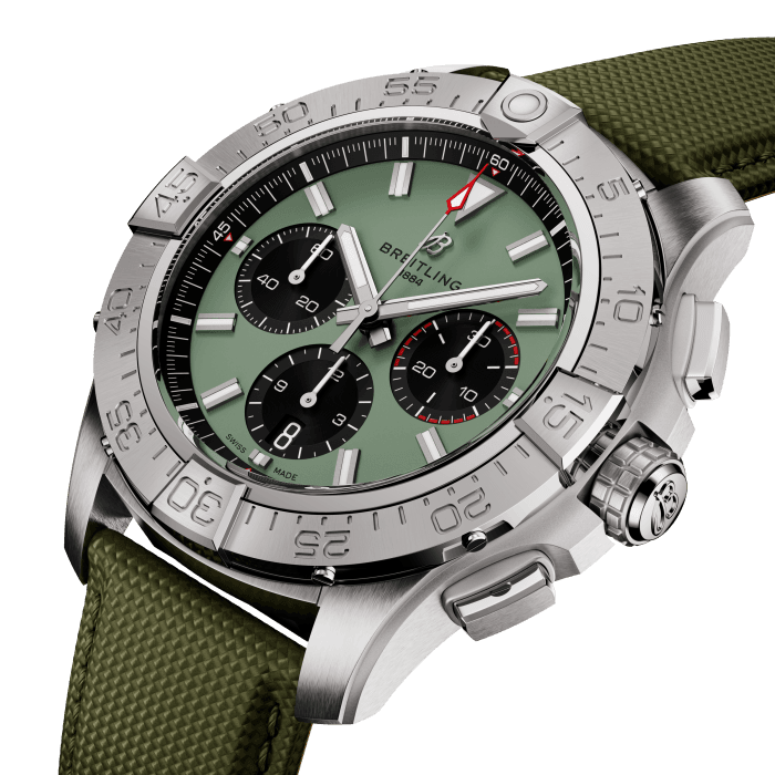 ab0147101l1x1-avenger-b01-chronograph-44-three-quarter.png
