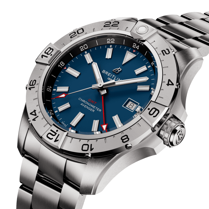 a32320101c1a1-avenger-automatic-gmt-44-three-quarter.png