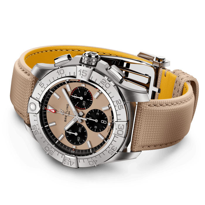 ab0147101a1x1-avenger-b01-chronograph-44-rolled-up.png