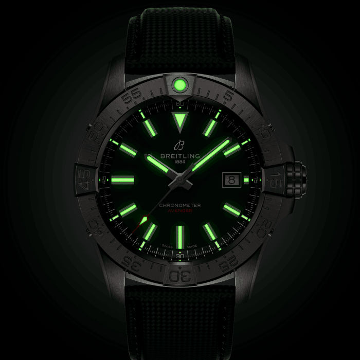 a17328101l1x1-avenger-automatic-42-lumes.png