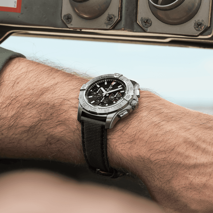 ab0147101b1x1-avenger-ws-chrono-44-green-ecom-2.png