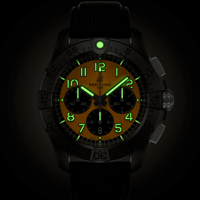 sb0147101i1x2-avenger-b01-chronograph-44-night-mission-lumes.png