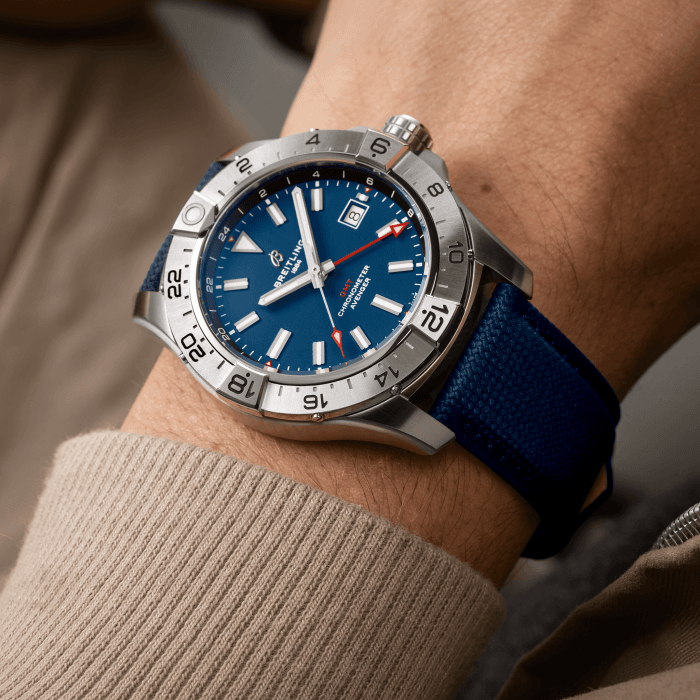 a32320101c1x1-avenger-auto-gmt-44-blue-wrist-shot-ecom.png