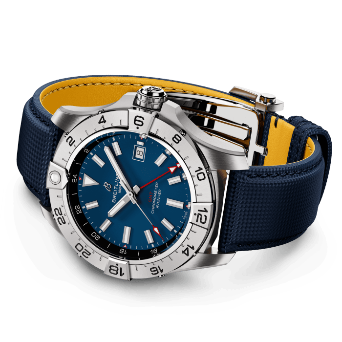 a32320101c1x1-avenger-automatic-gmt-44-rolled-up.png