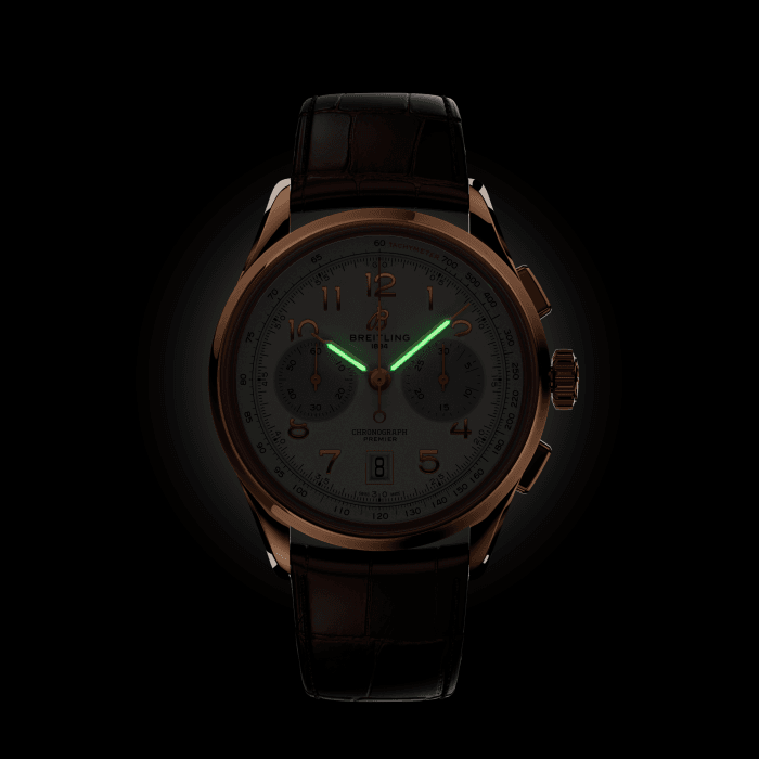 rb0145371g1p2-avenger-b01-chronograph-42-lumes.png
