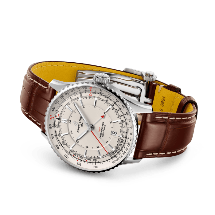 a32310211g1p1-navitimer-automatic-gmt-41-rolled-up.png