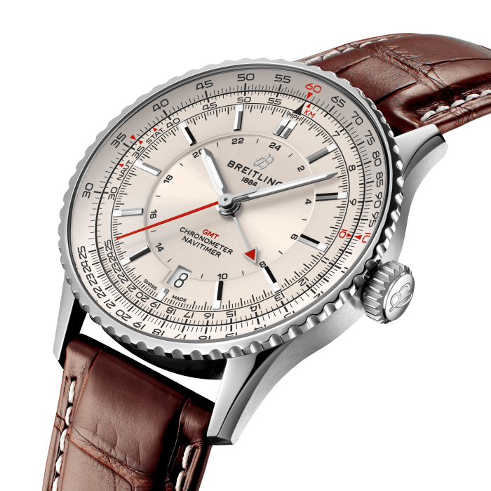a32310211g1p1-navitimer-automatic-gmt-41-three-quarter.png