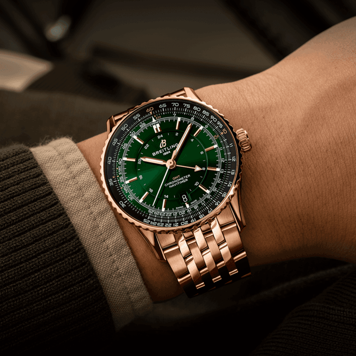 navitimer-41-gmt-r32310251l1r1-wrist-shot-ecom.png