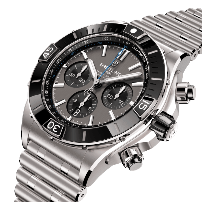 eb0136251m1e1-super-chronomat-b01-44-three-quarter.png
