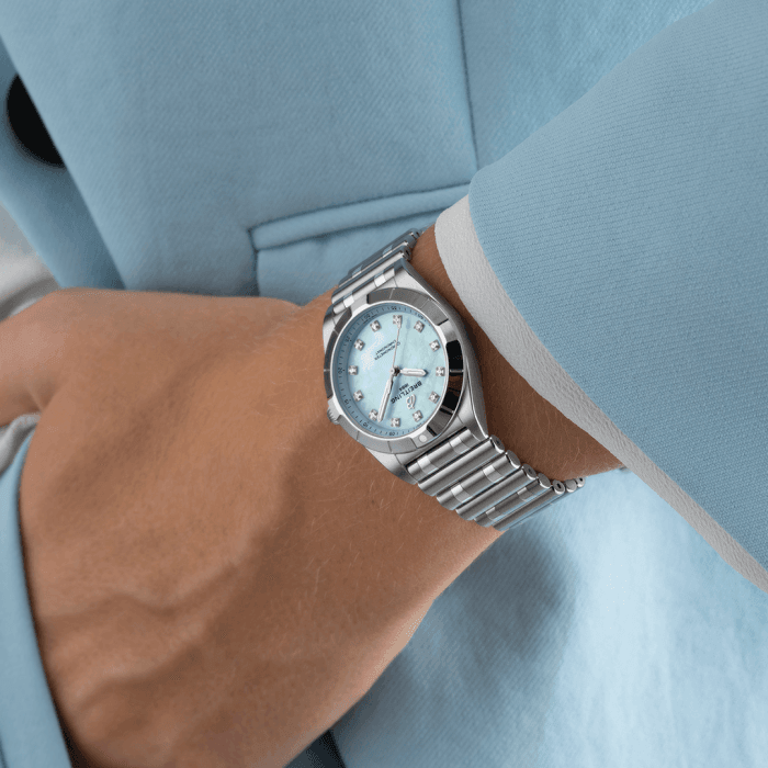 ecom-chronomat28-a72310101c1a1-bluemop-wristshot.png