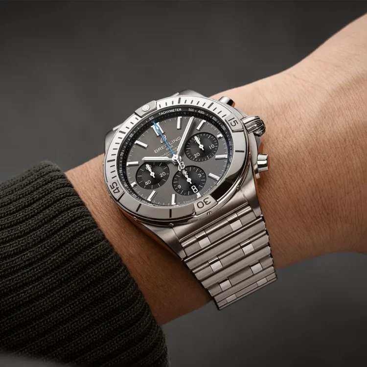 eb0134101m1e1-on-wrist_10c3df61_thumbnail_1024.webp