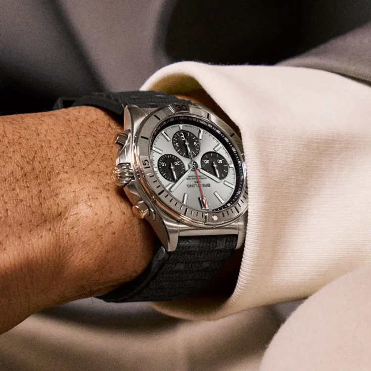 ab0134101g1s2-on-wrist_db38391a_thumbnail_1024.webp
