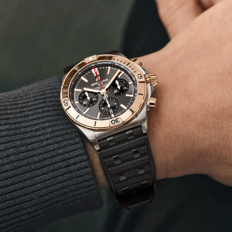 ub0134101b1s1-on-wrist_e25e3c1c_thumbnail_1024.webp