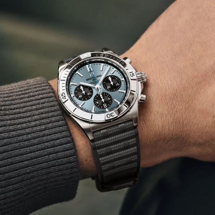 pb0134101c1s2-on-wrist_b6fa92d8_thumbnail_1024.webp