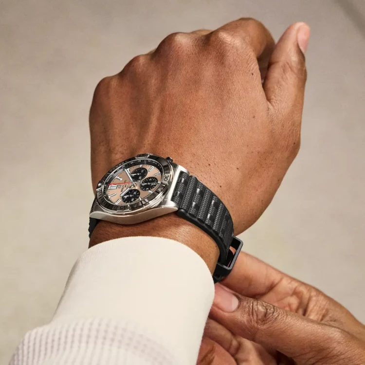 ab0134101k1s1-on-wrist_19233075_thumbnail_1024.webp