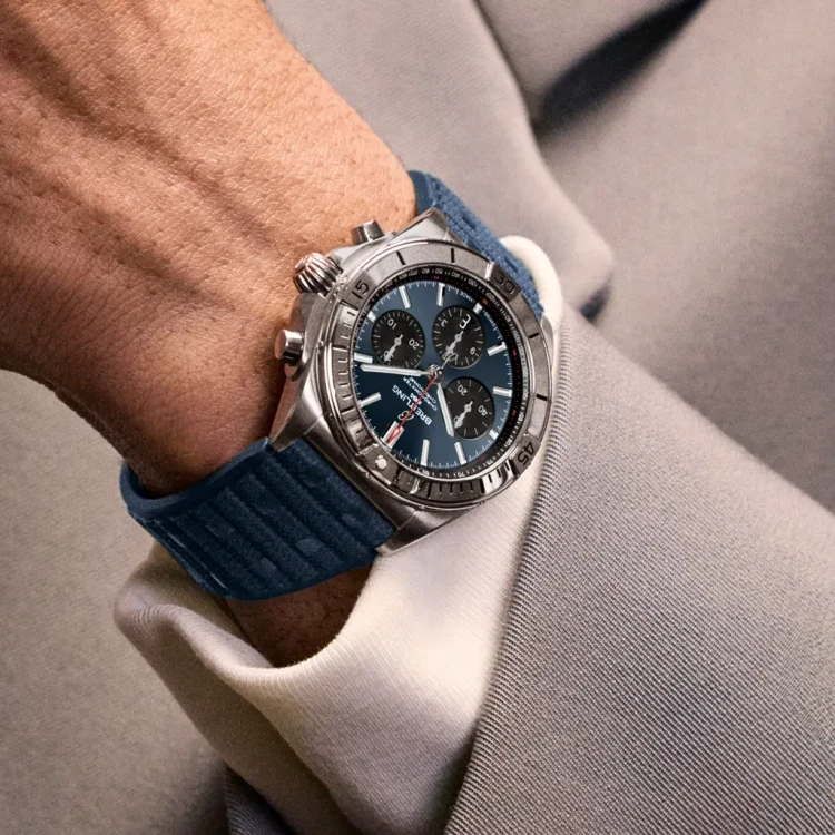 ab0134101c1s1-on-wrist_33843f66_thumbnail_1024.webp