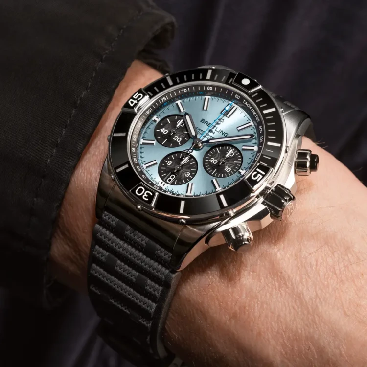 pb0136251c1s1-on-wrist_08ec6e13_thumbnail_1024.webp