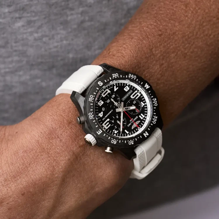 x83310a71b1s1-on-wrist_fcc18578_thumbnail_1024.webp