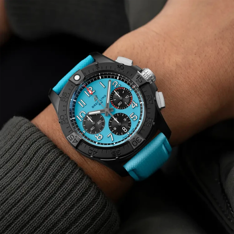 sb0146101l1x1-on-wrist_b5a72605_thumbnail_1024.webp