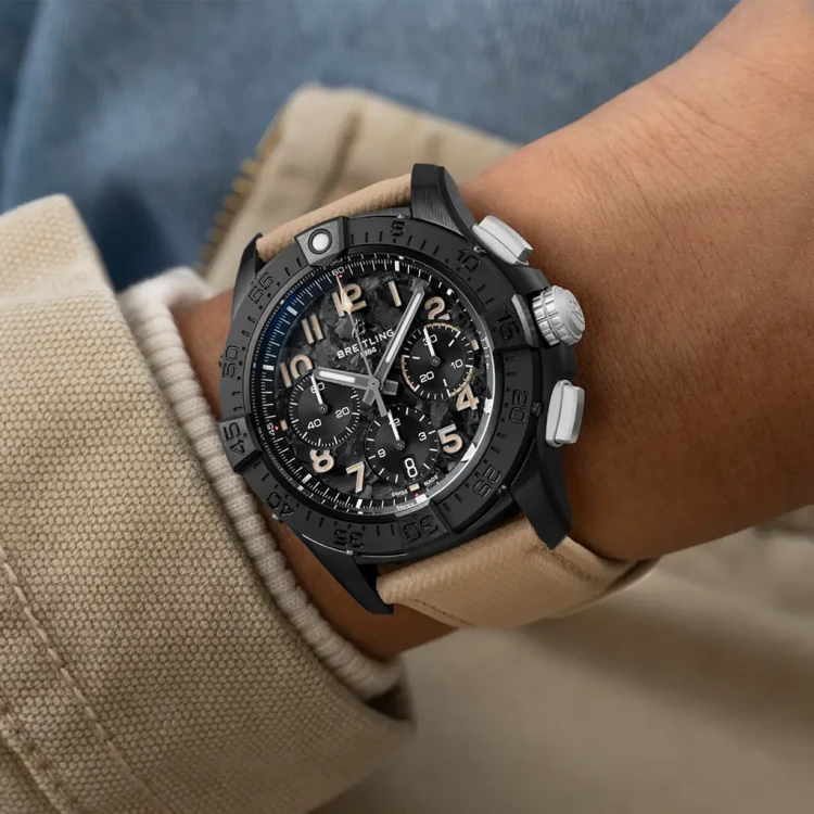 sb0146101b1x1-on-wrist_8dc658b3_thumbnail_1024.webp