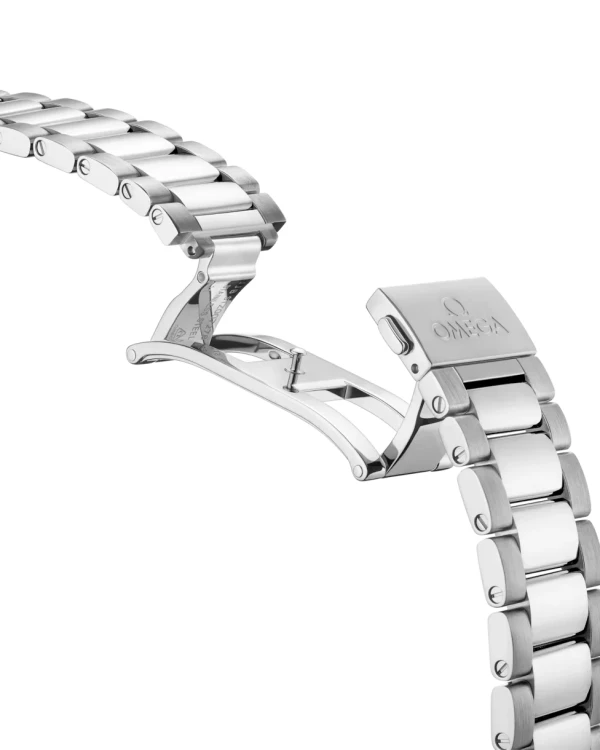 omega-seamaster-aqua-terra-150m-co-axial-master-chronometer-gmt-worldtimer-43-mm-22010432203001-portrait-2-7d8f52.webp