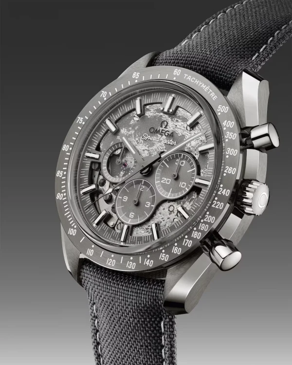 omega-speedmaster-dark-side-of-the-moon-co-axial-master-chronometer-chronograph-44-25_mm-31092445006001-portrait-4-d88278.webp