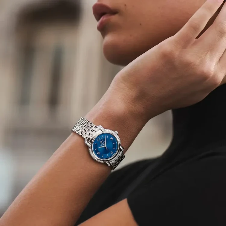 a77330671c1a1-on-wrist_43b924c3_thumbnail_1024.webp