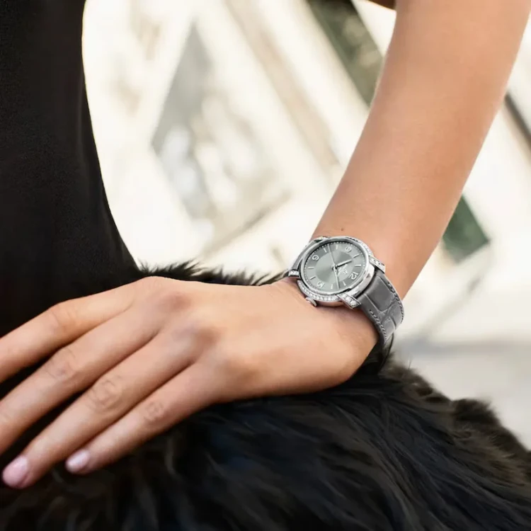 a10310671m1p1-on-wrist_a3678f21_thumbnail_1024.webp