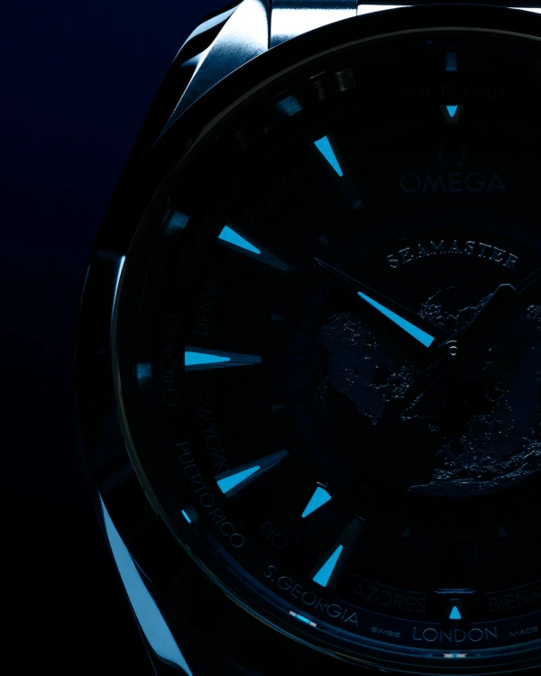omega-seamaster-aqua-terra-150m-co-axial-master-chronometer-gmt-worldtimer-43-mm-22010432203002-portrait-4-8284b6.webp