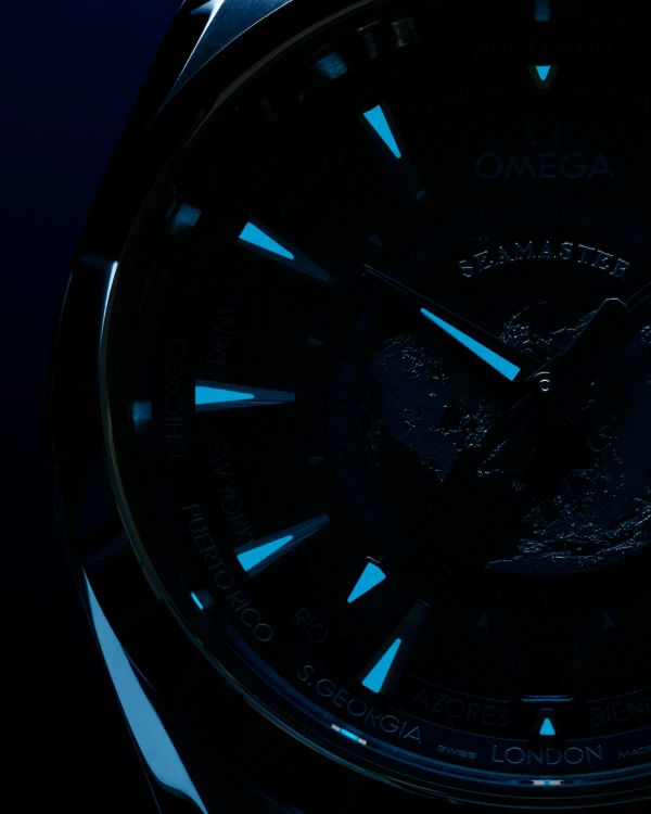 omega-seamaster-aqua-terra-150m-co-axial-master-chronometer-gmt-worldtimer-43-mm-22012432203002-portrait-4-c84170.webp