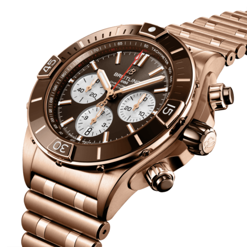 rb0136e31q1r1-super-chronomat-b01-44-three-quarter.png